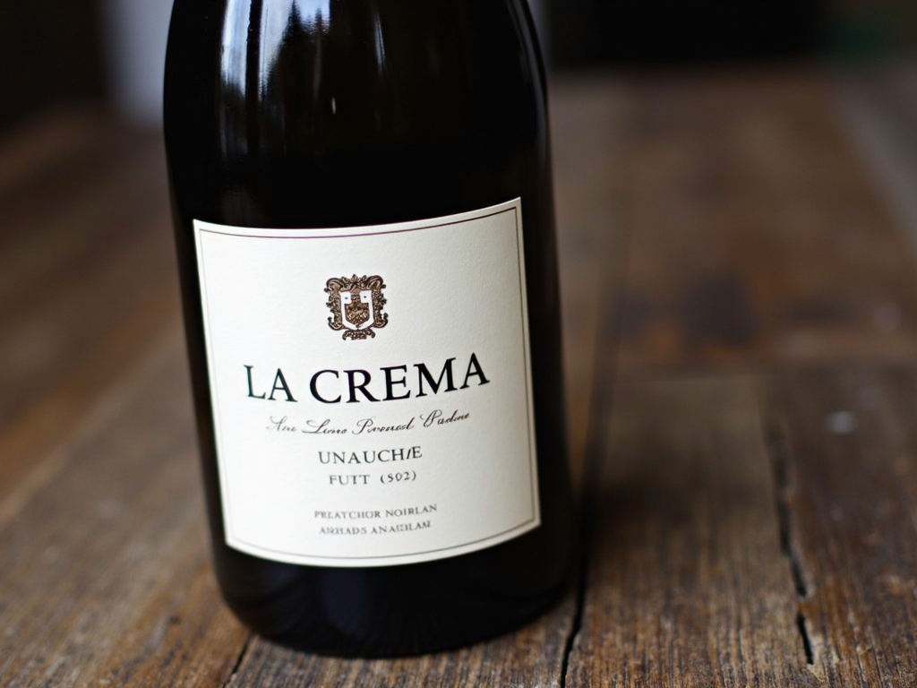 Bottle of La Crema Pinot Noir
