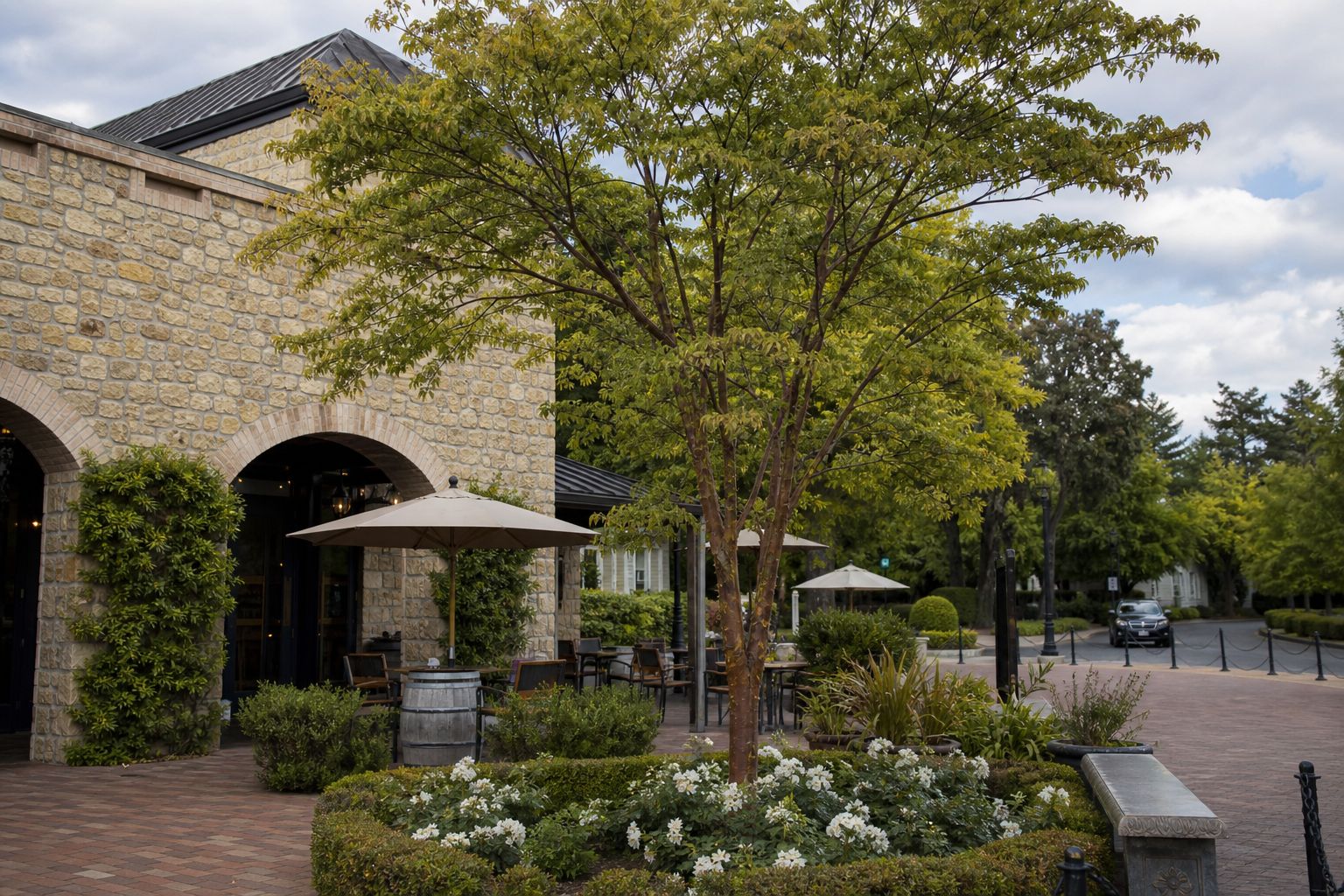 Sonoma Valley town square with wine tasting room